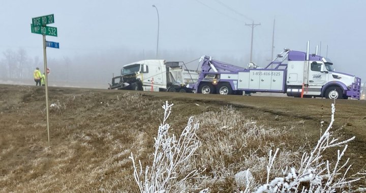 Екипите за спешна помощ реагират на катастрофа западно от Едмънтън сред мъгливи условия в части от Алберта