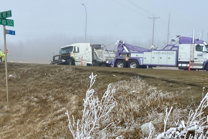 Emergency crews respond to crash west of Edmonton amid foggy conditions in parts of Alberta