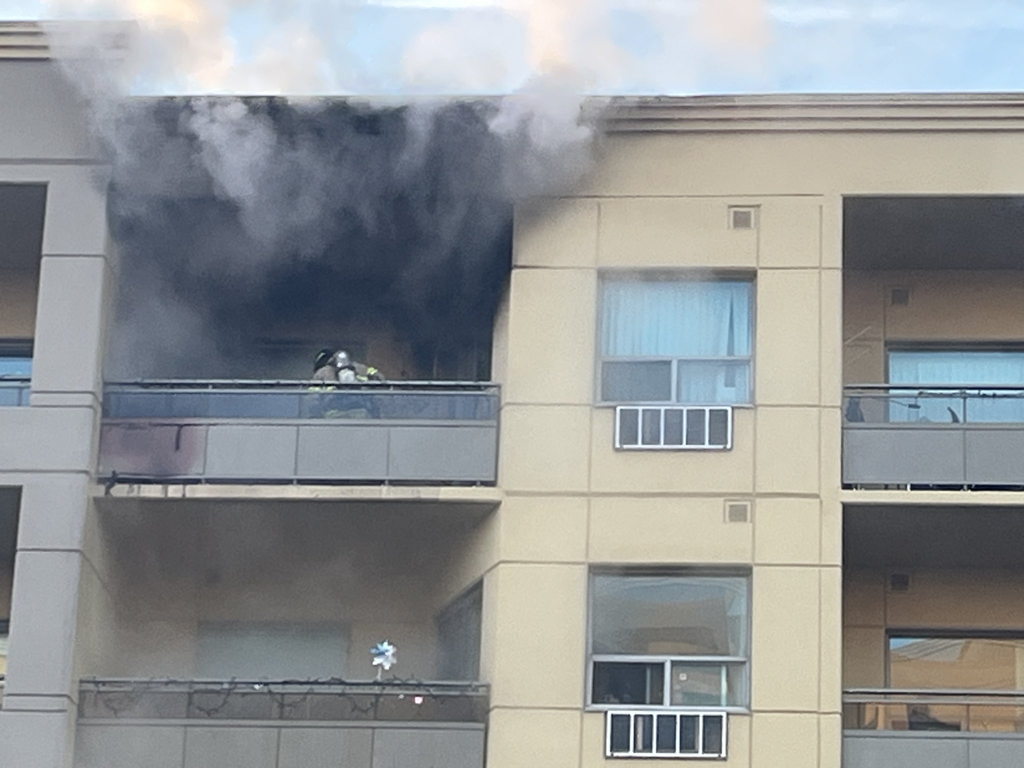 Пожарната служба в Лондон казва че щетите са оценени на