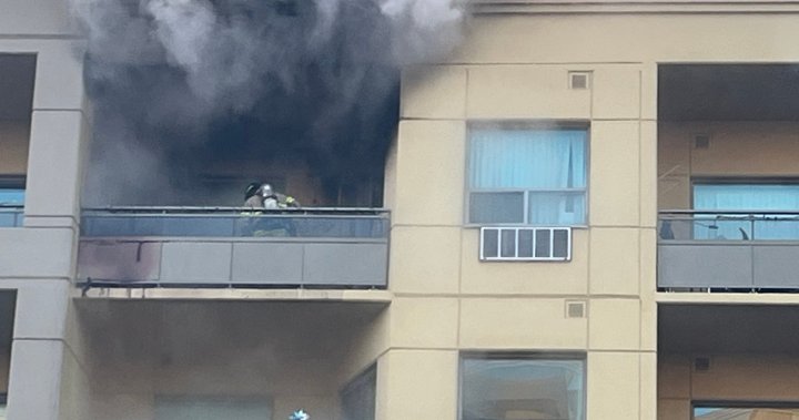 $25 000 щети, причинени от балконски пожар в Лондон, Онтарио.
