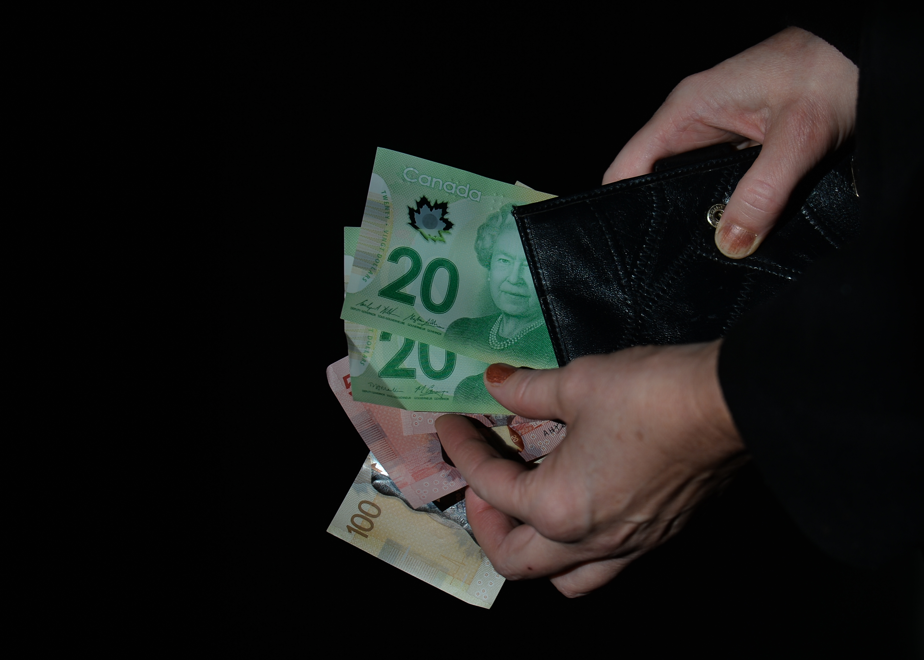 Бюджетът на Алберта за 2024 25 г предвижда слаб излишък от