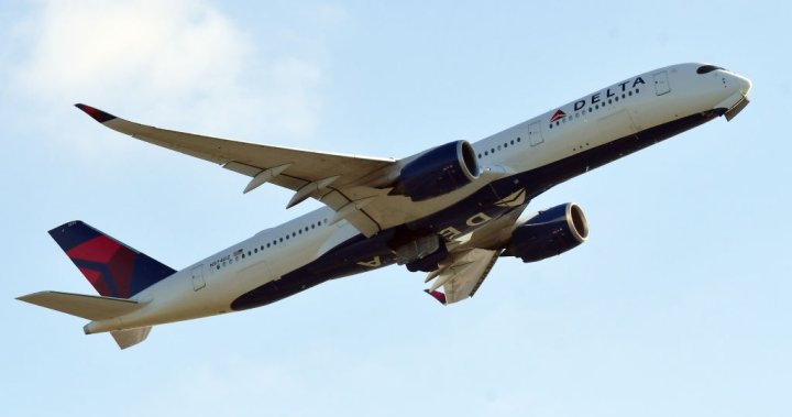 Полетът на Delta беше принуден да се обърне, след като червеи заваляха пътниците