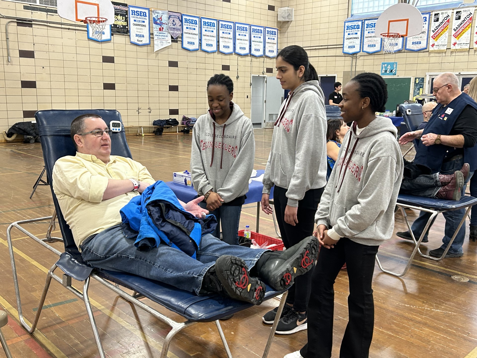 Всеки ден в Квебек има многобройни кръводарявания но днес се