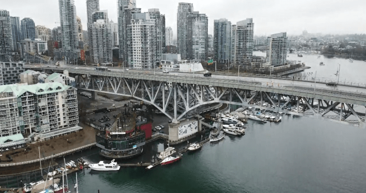 Делото на град Ванкувър твърди, че дефектната работа по моста Гранвил представлява „съществена опасност“