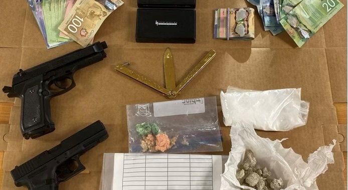 $11K под формата на наркотици плюс пари в брой, оръжия, иззети в дома близо до Junction: Guelph police