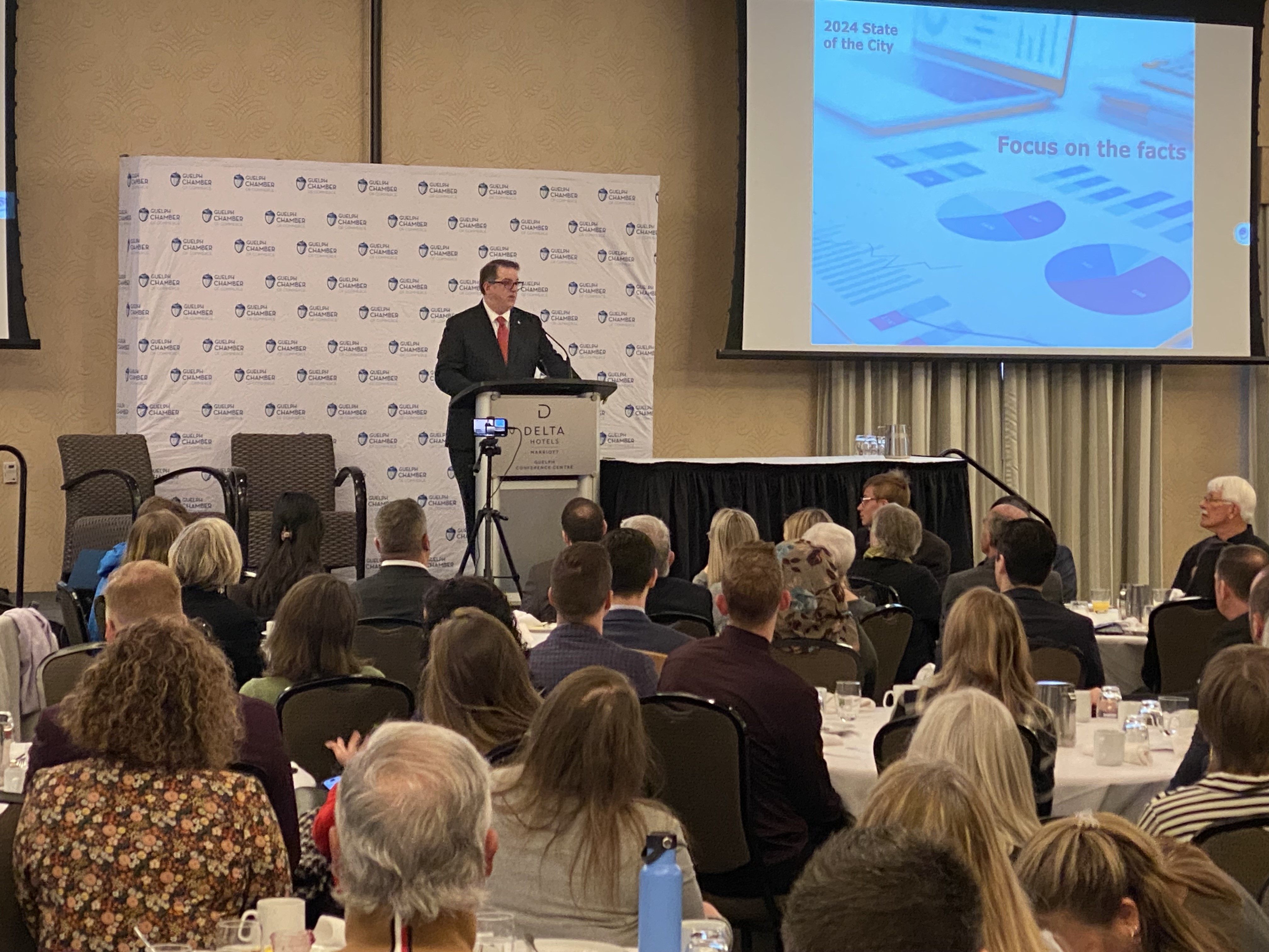 Кметът на Гуелф Кам Гътри е променил мнението си и