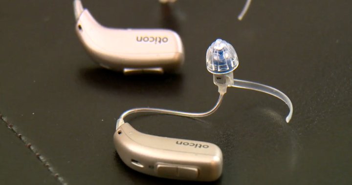 Двама жители на Калгар със загуба на слуха получиха слух