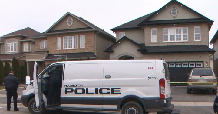 Млад мъж, издирван от полицията във връзка с Хамилтън, Онтарио.