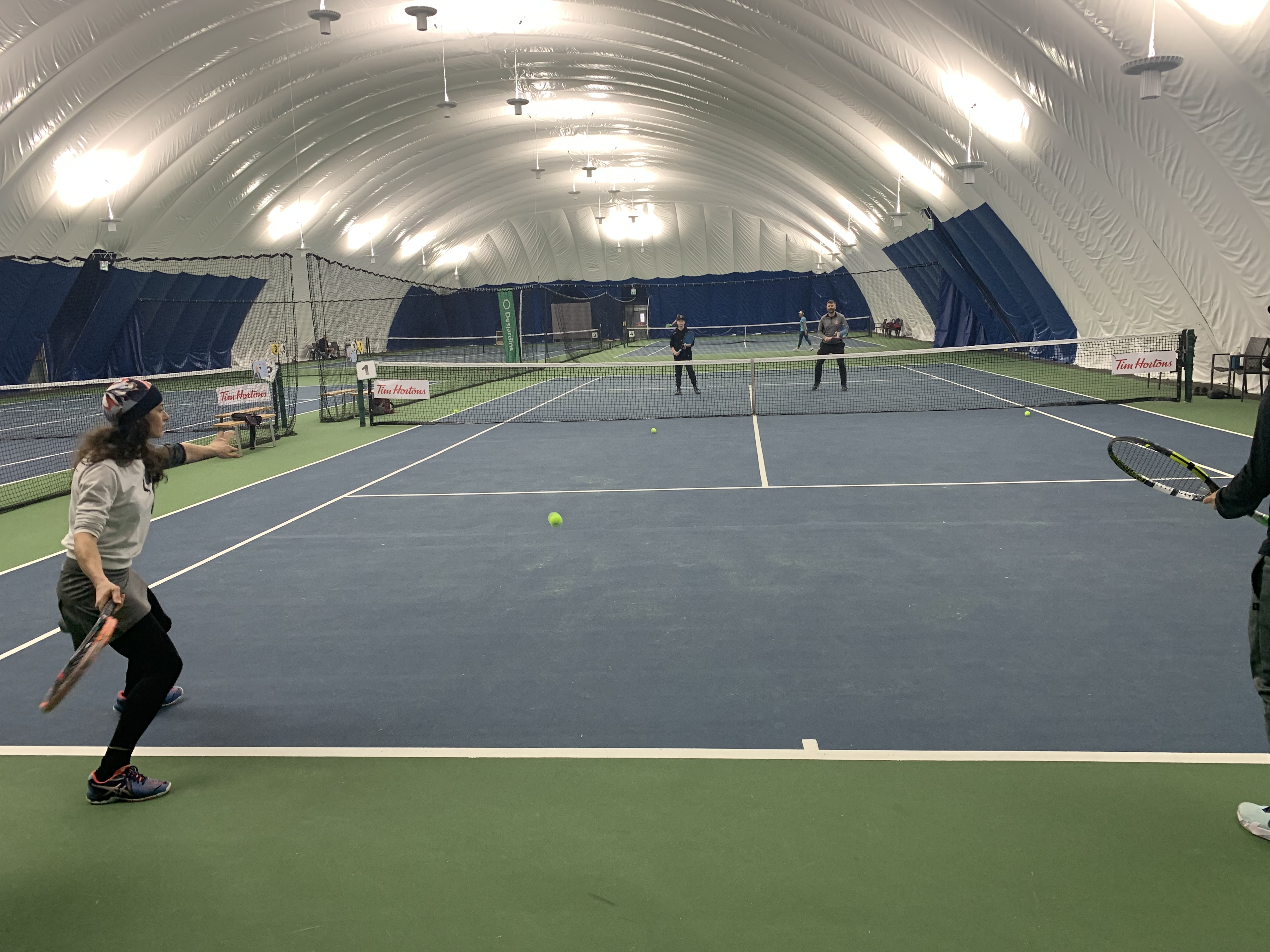 Inflatable domes a big hit for Quebec’s indoor tennis players