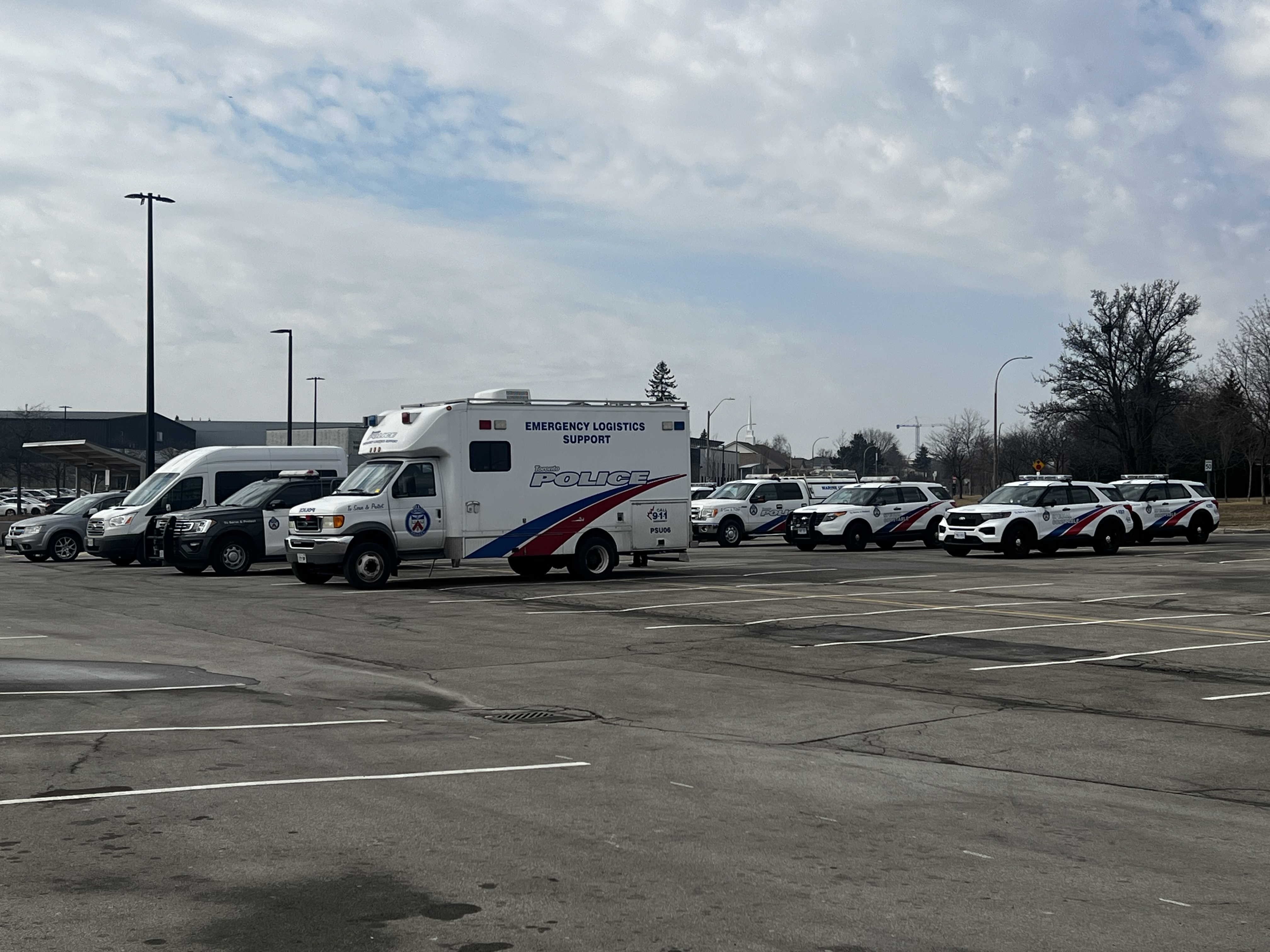 Разследване на две отделни стрелби през уикенда в Торонто Онтарио