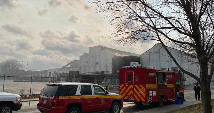 Голям пожар в складова сграда в източната част на Хамилтън