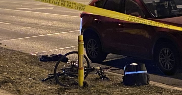 Полицията търси помощ от обществеността, след като велосипедист беше блъснат смъртоносно от двама шофьори в Скарбъро