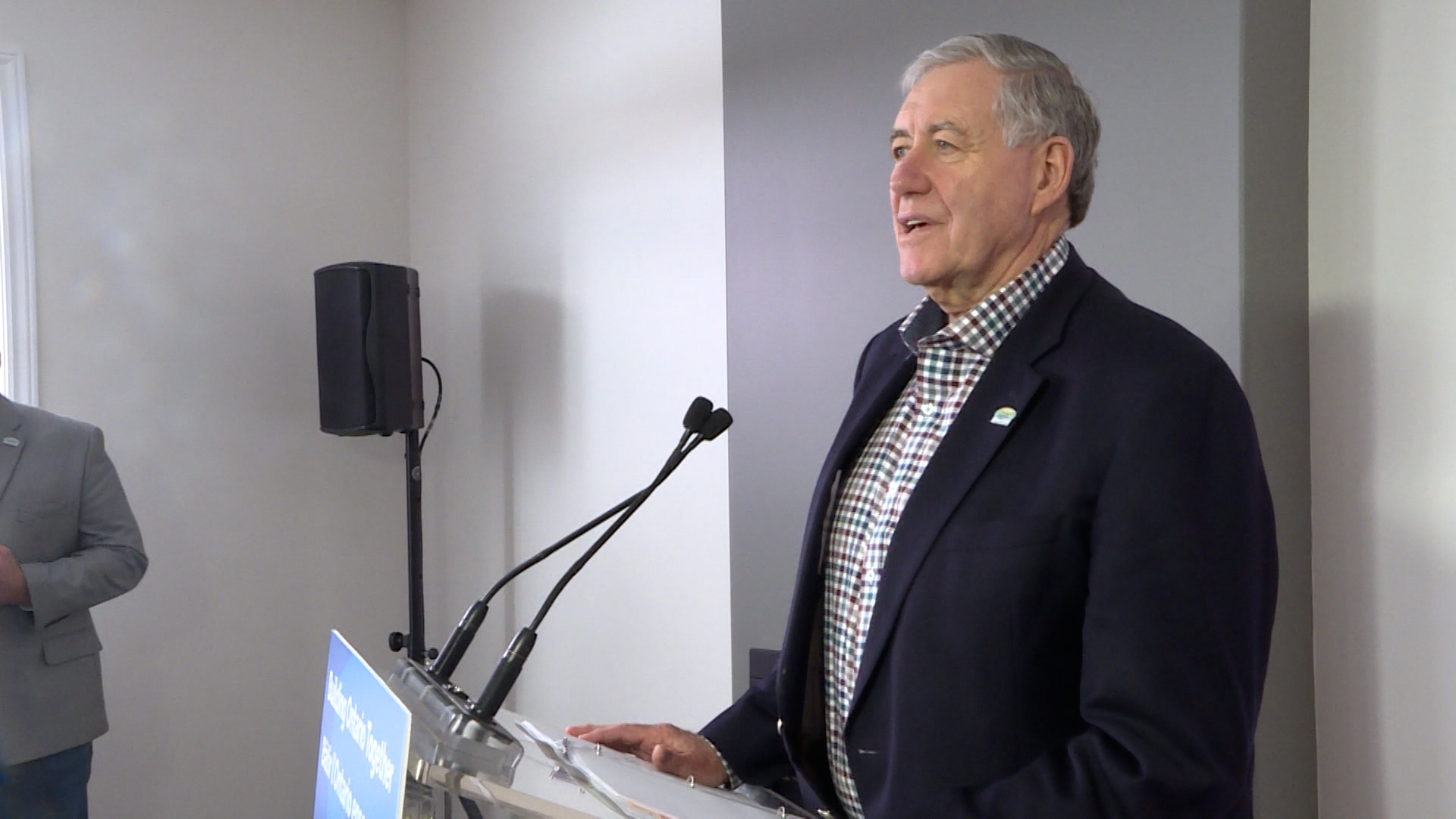 В петък бяха изразени почит и съболезнования след смъртта на