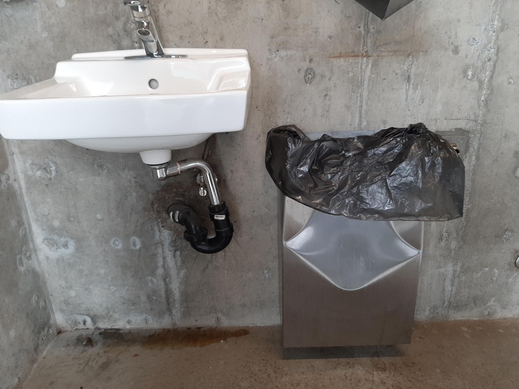 Public washrooms at Naramata park closed due to vandalism