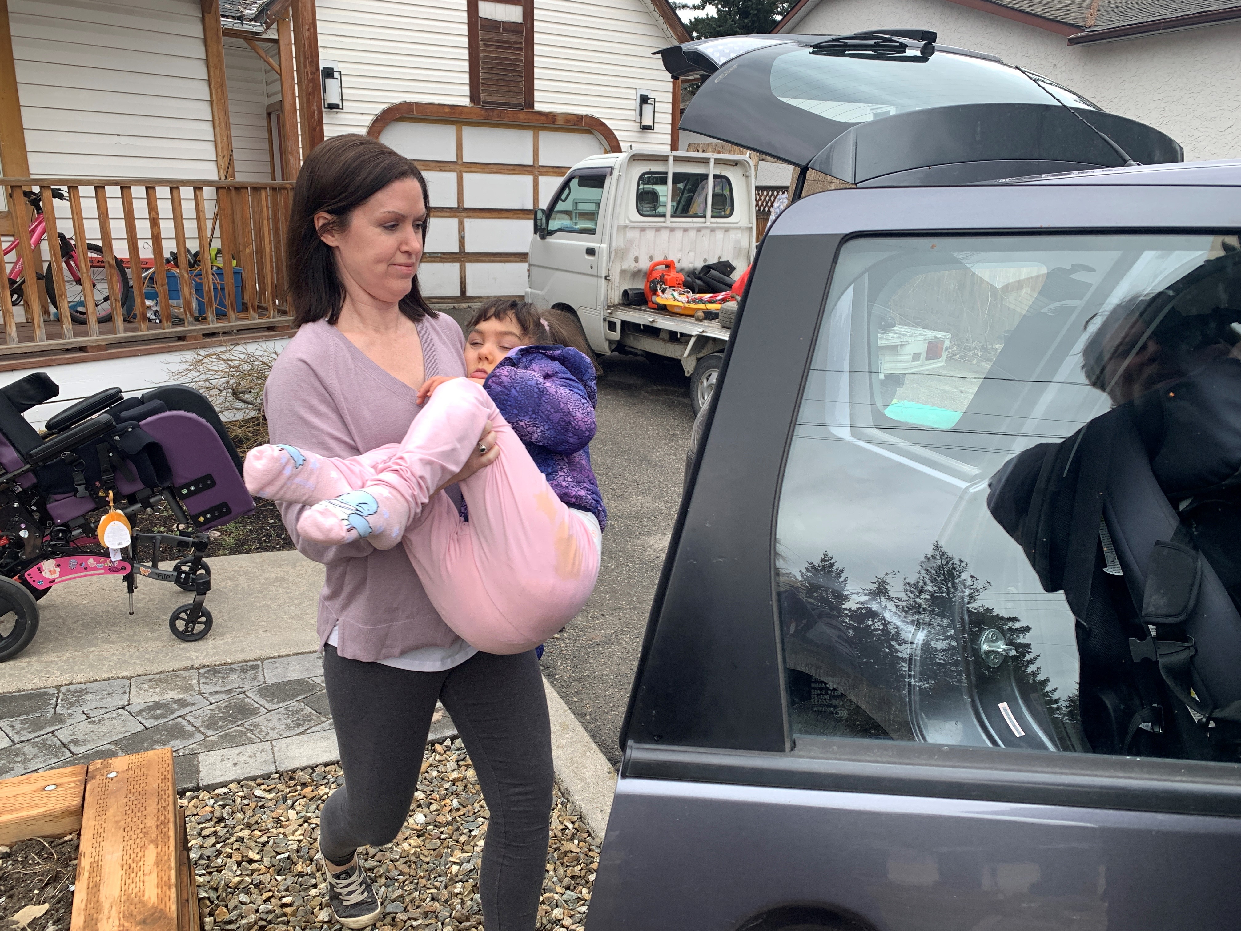 Миа Кълбърт е родена четири месеца преждевременно и живее с