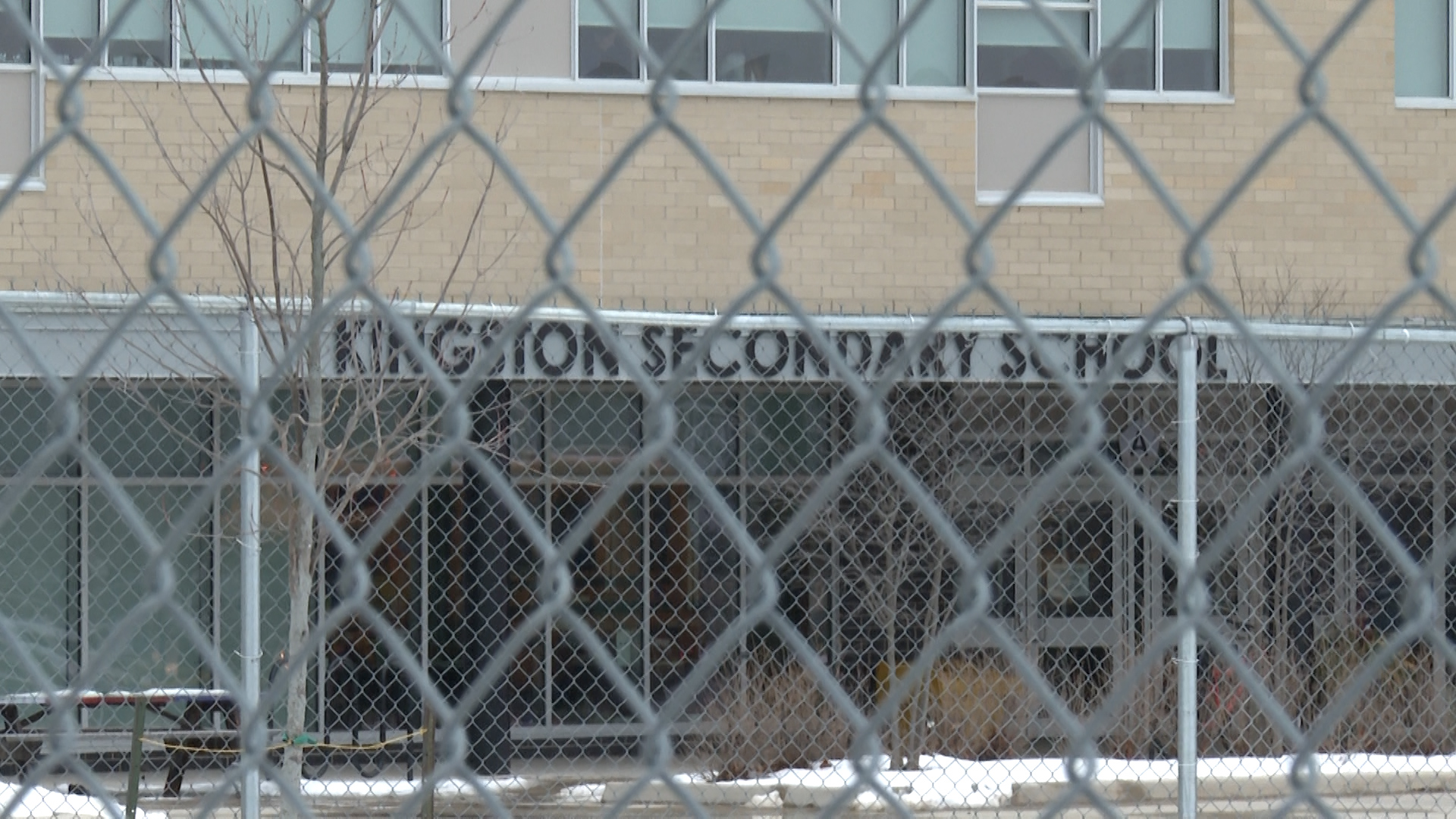 Kingston Secondary School беше поставено под задържане и охрана в