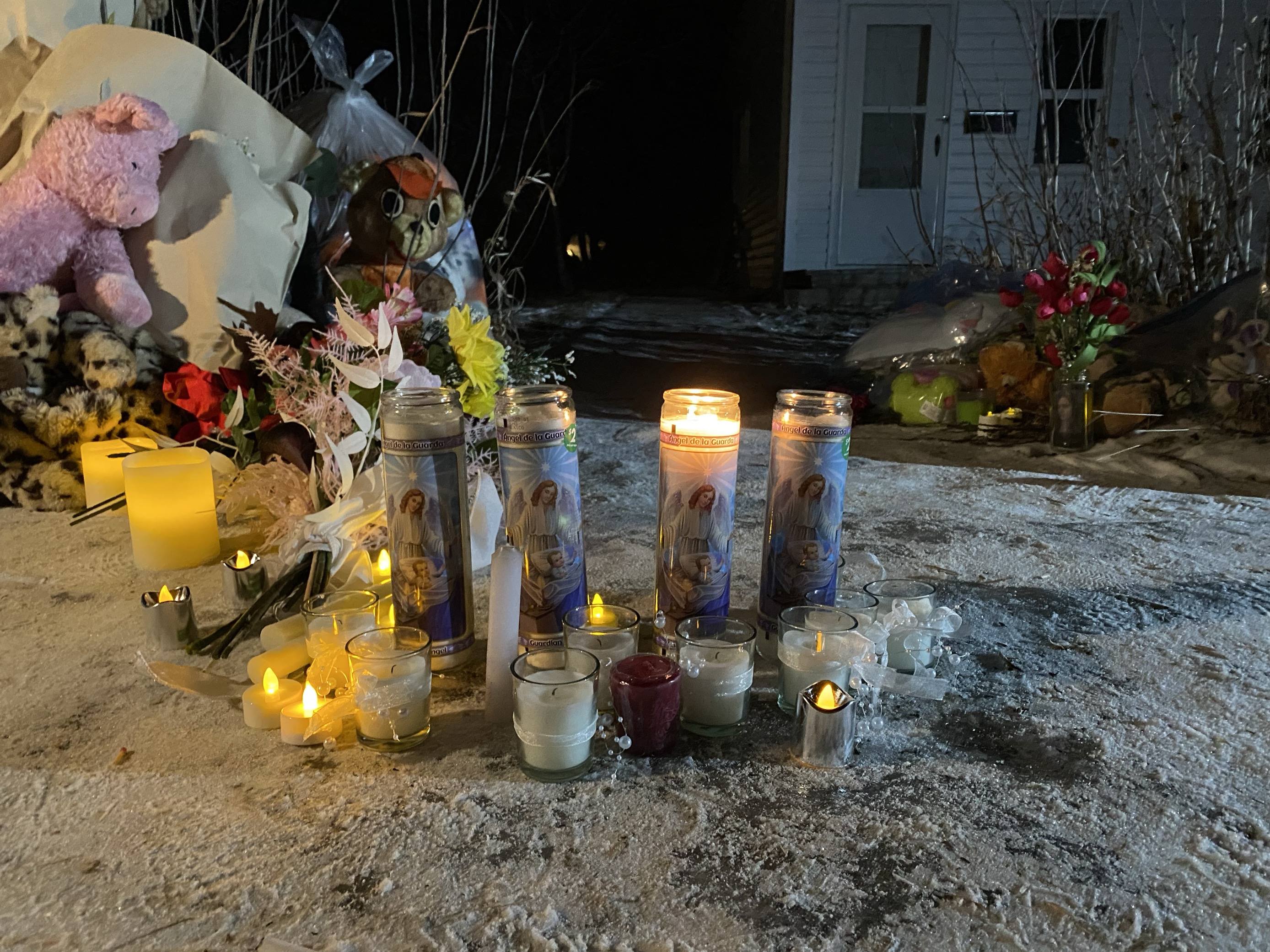 Повече от 100 членове на общността се събраха в петък