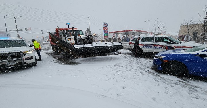 Жена е обвинена в шофиране в неравностойно състояние след катастрофа със снегорин във Вон