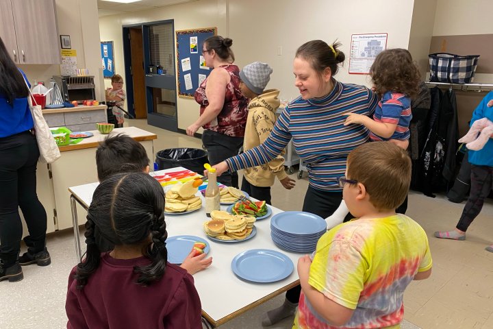 Winnipeg volunteers offer food security at Bertrun E. Glavin school breakfast club