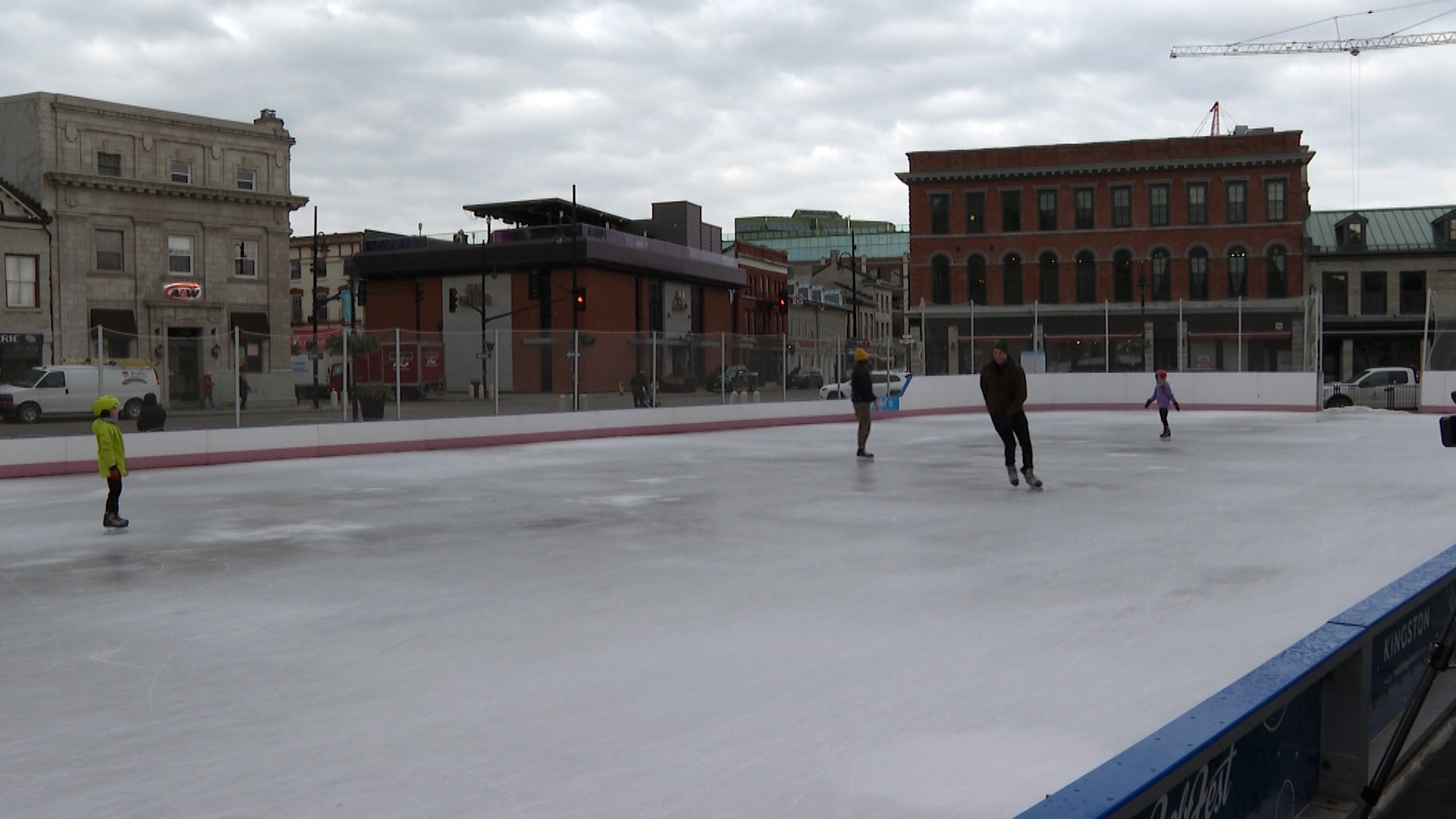 Въпреки че календарът показва че е февруари пазарната пързалка отбеляза