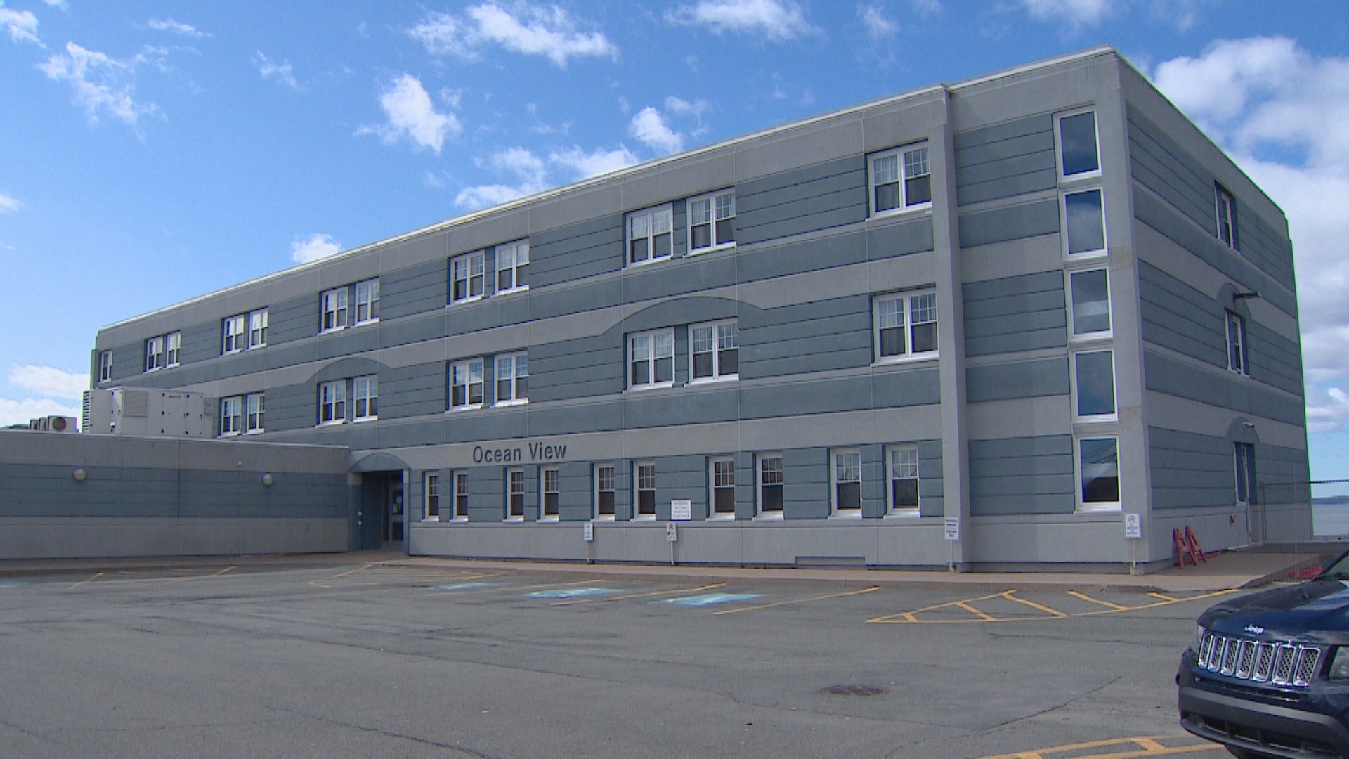 Повдигнато е обвинение за нападение след като служител на център