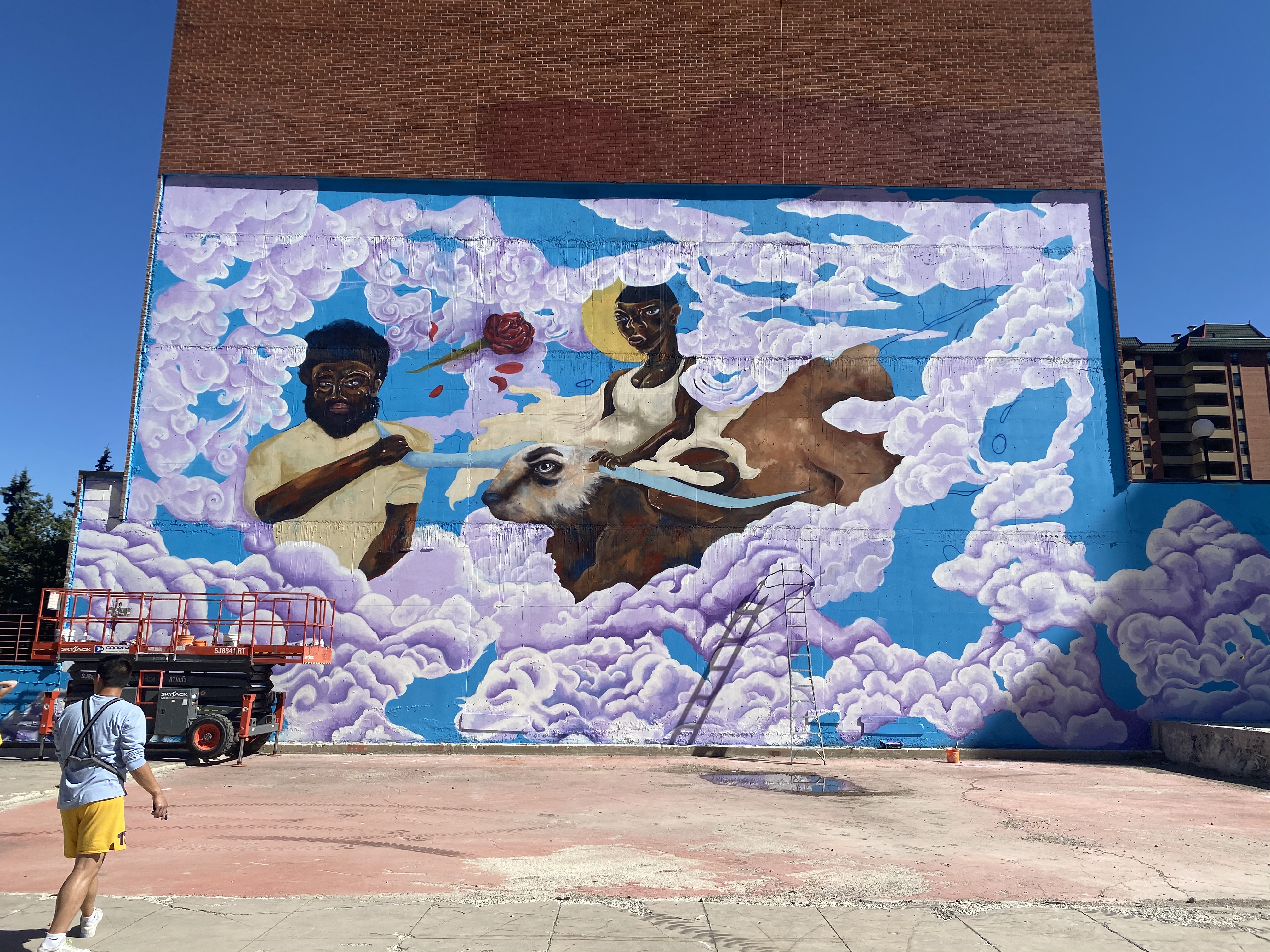 Стенописът The Guide and Protector създаде дебат още преди първия си