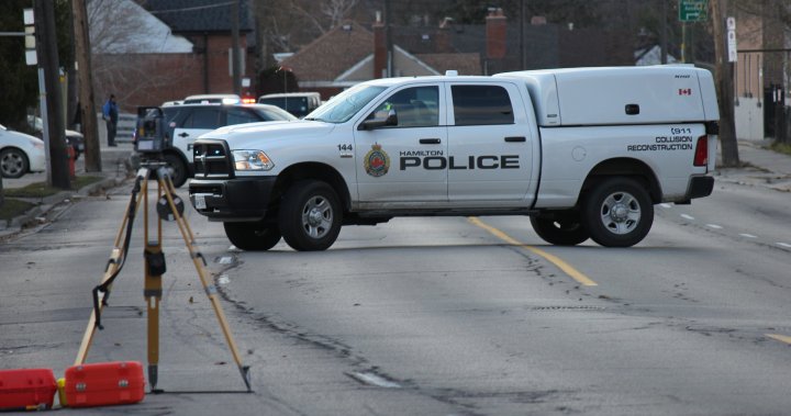 Шофьор на около 60 години загина след сблъсък на две коли в центъра на Хамилтън: полиция