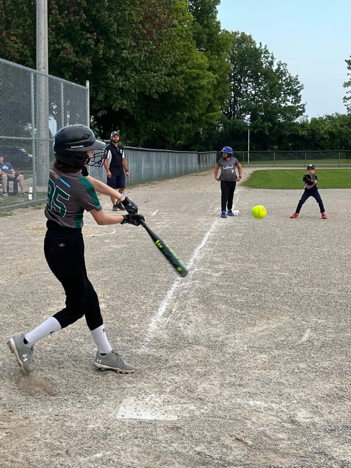 Местна софтболна организация моли община Puslinch за известна финансова помощ