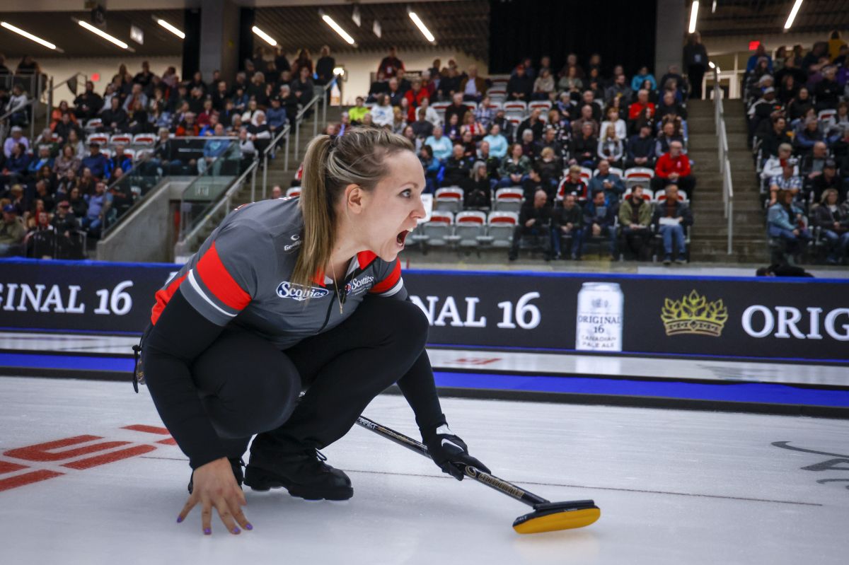 Homan beats Jones in clash of women's curling heavyweights at Tournament of  Hearts in Calgary