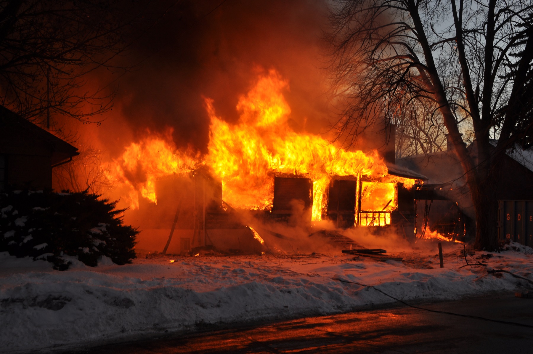 Неотдавнашен пожар който напълно унищожи дом в Сен Ламбер в