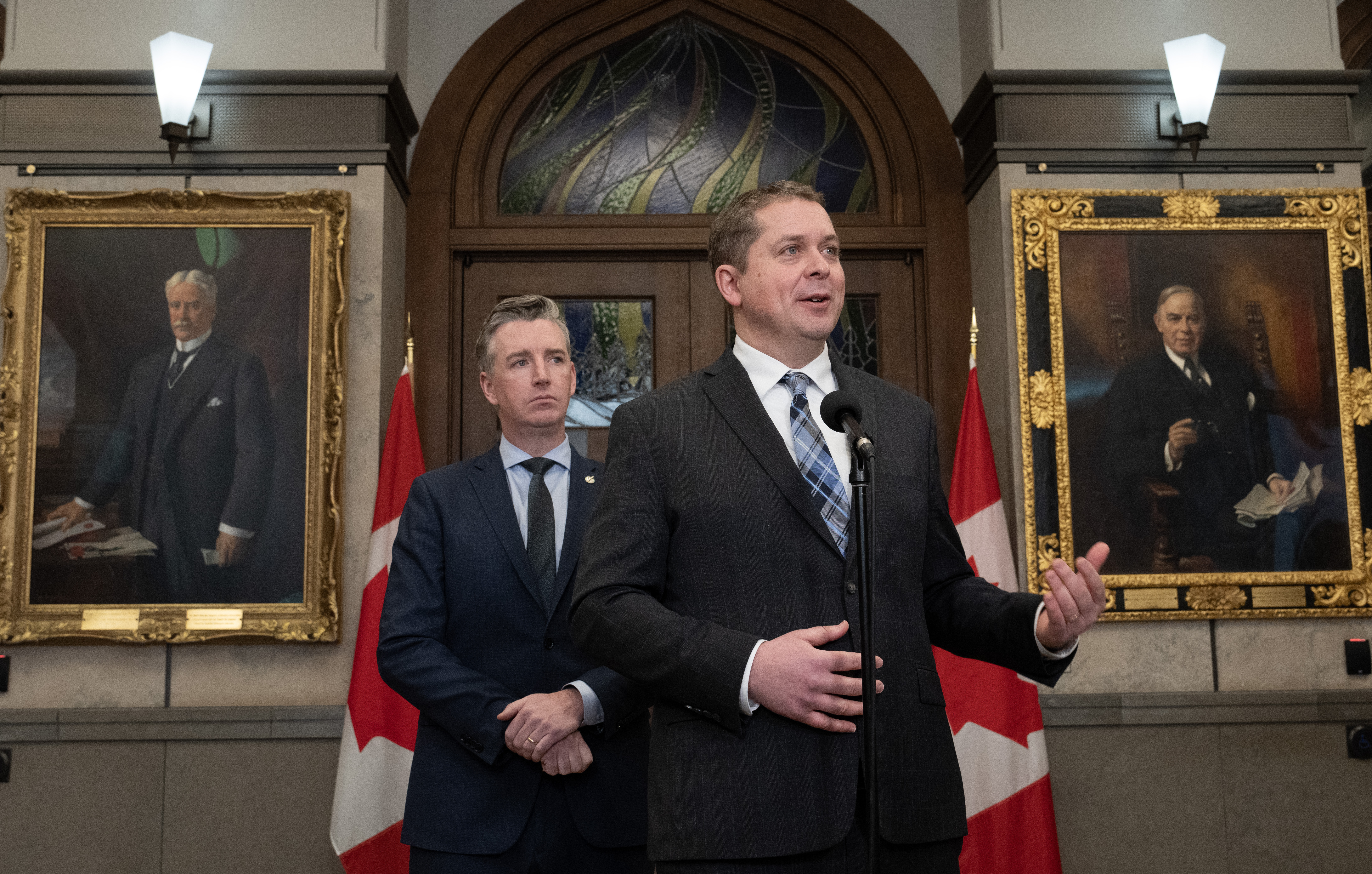 Консерваторите искат да издадат още една официална призовка за собствениците