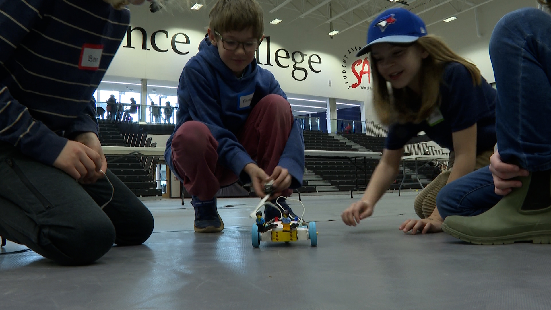 Въпреки седмицата на четене колежът Свети Лорънс в Кингстън кипеше