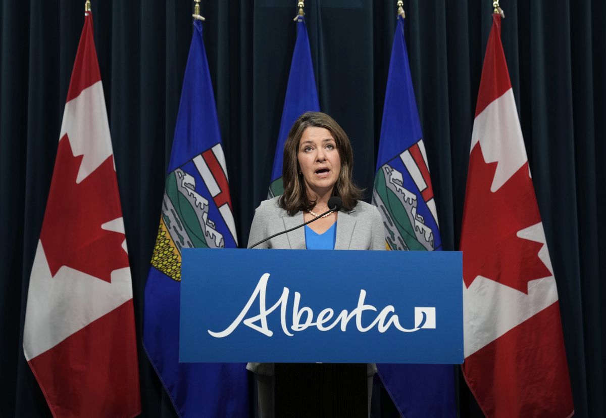 Премиерът на Алберта Даниел Смит е в Отава днес където