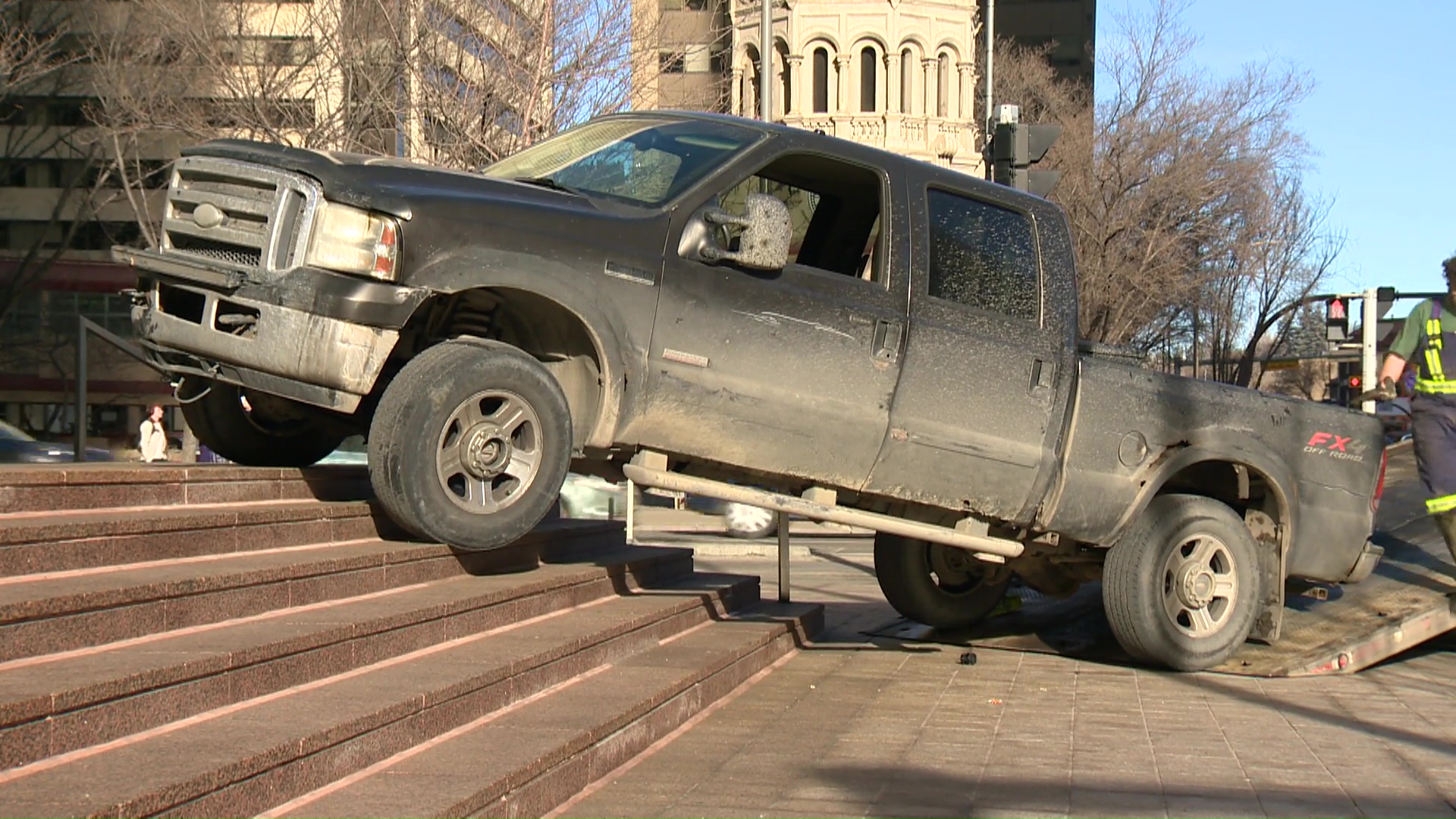 Полицията в Калгари съобщи че двама души са били арестувани