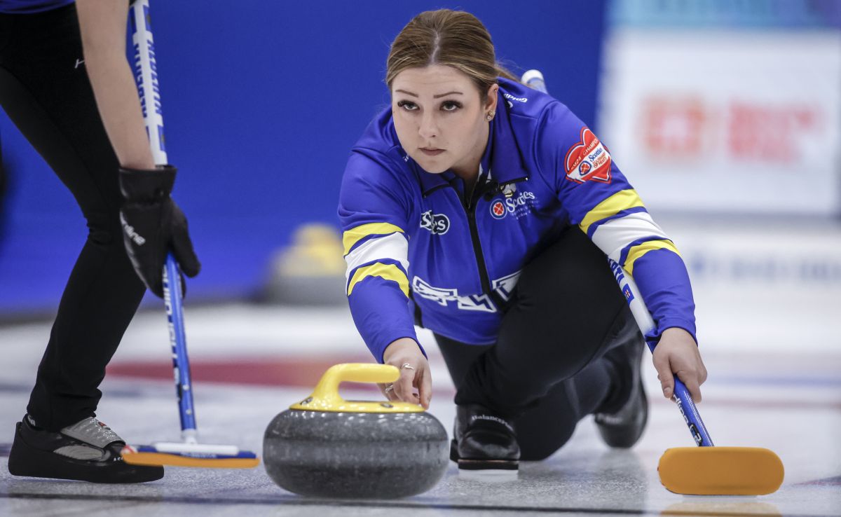 Новакът от провинцията домакин срещу наградена кърлингистка в нейния национален шампионат