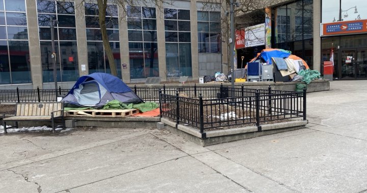 Бездомните жители се преместват от палатки в хотели благодарение на окръг Уелингтън