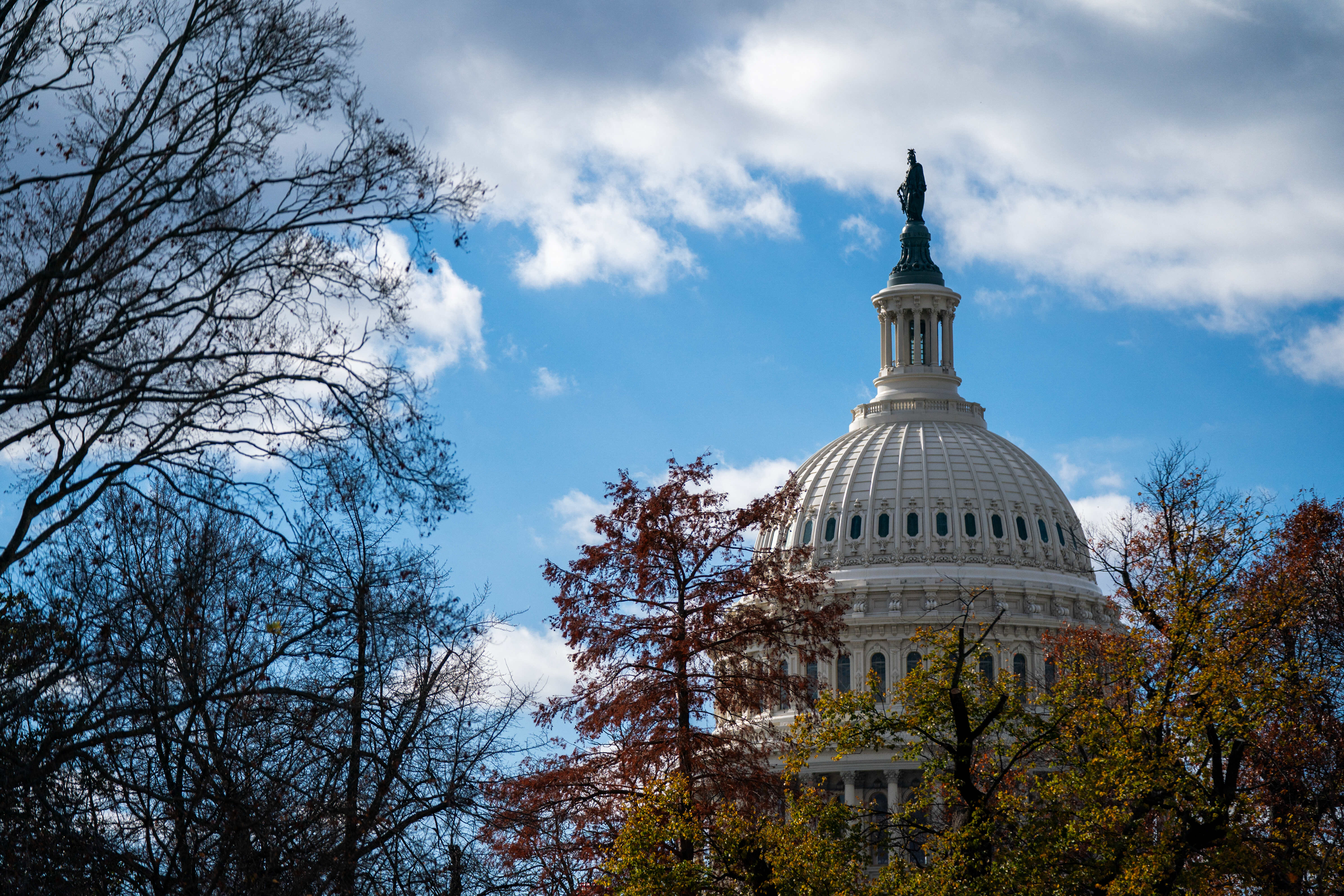 Ръководеният от демократите Сенат на САЩ във вторник прие пакет