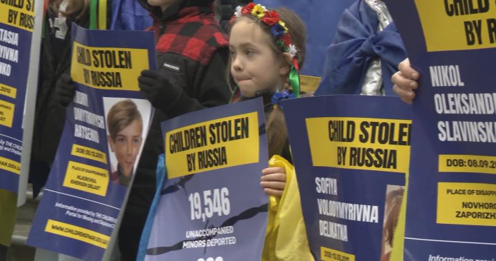 Стотици присъстваха на митинг във Ванкувър по случай 2-годишнината от руската инвазия