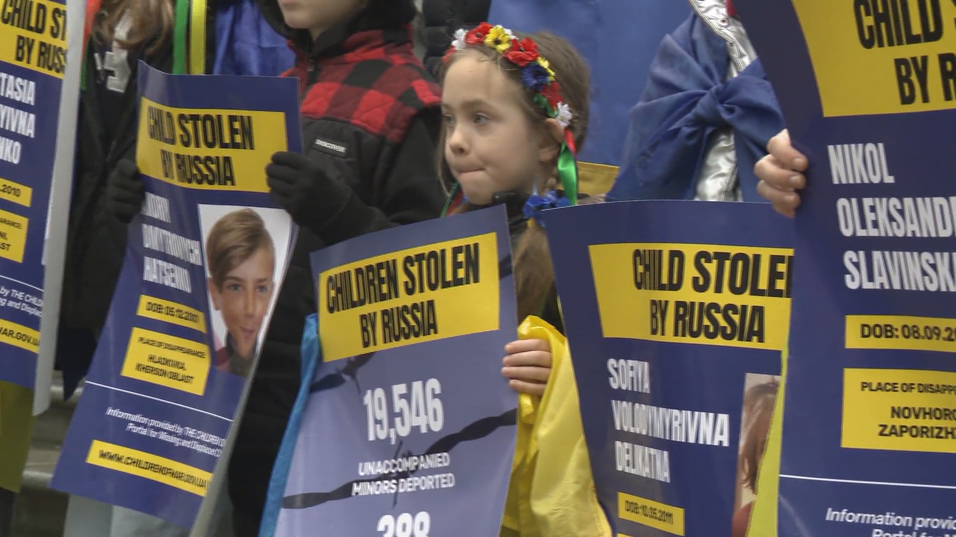 Hundreds attend rally in Vancouver on 2-year anniversary of Russian invasion