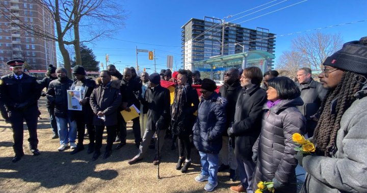 Баща, убит при произволна стрелба на автобусна спирка в Торонто, беше почетена на обществено бдение