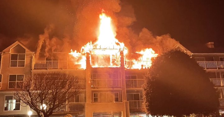 Жители, разселени в Кембъл Ривър поради агресивен пожар в апартамент 