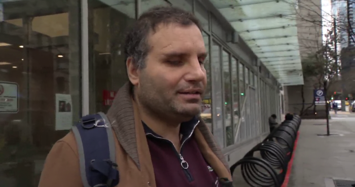 Сляп мъж от Ванкувър говори след опит за кражба на бял бастун