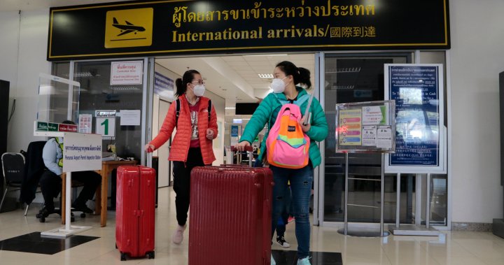 Канада предоставя подкрепа на гражданин, арестуван за отваряне на вратата на тайландски самолет