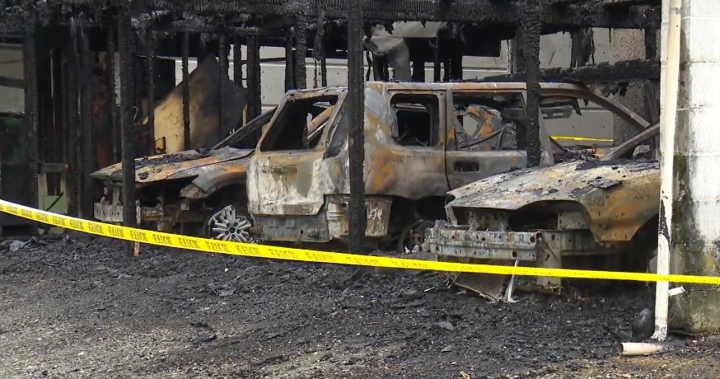 Шест семейства бяха разселени от пожар в Chilliwack, Британска Колумбия,.