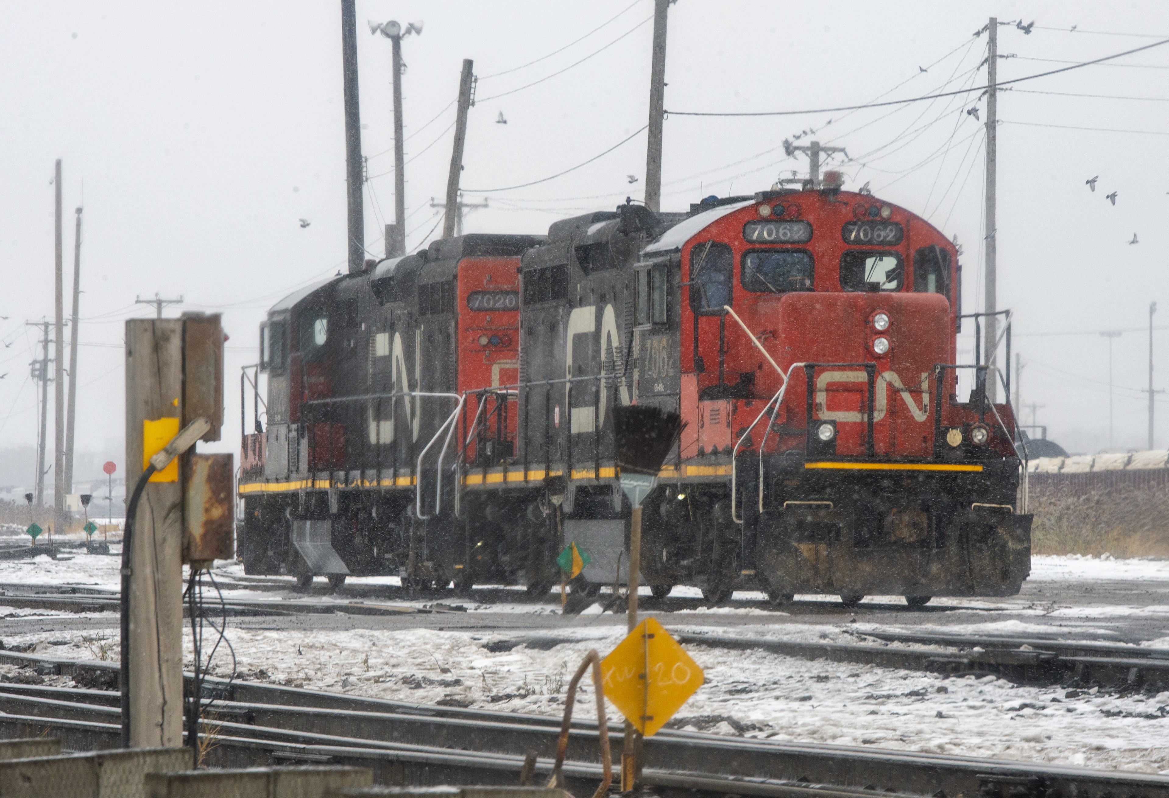 CN Rail workers union warns of strike over safety issues