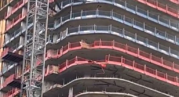 Спешни екипи бяха извикани на работна площадка в Oakridge Mall