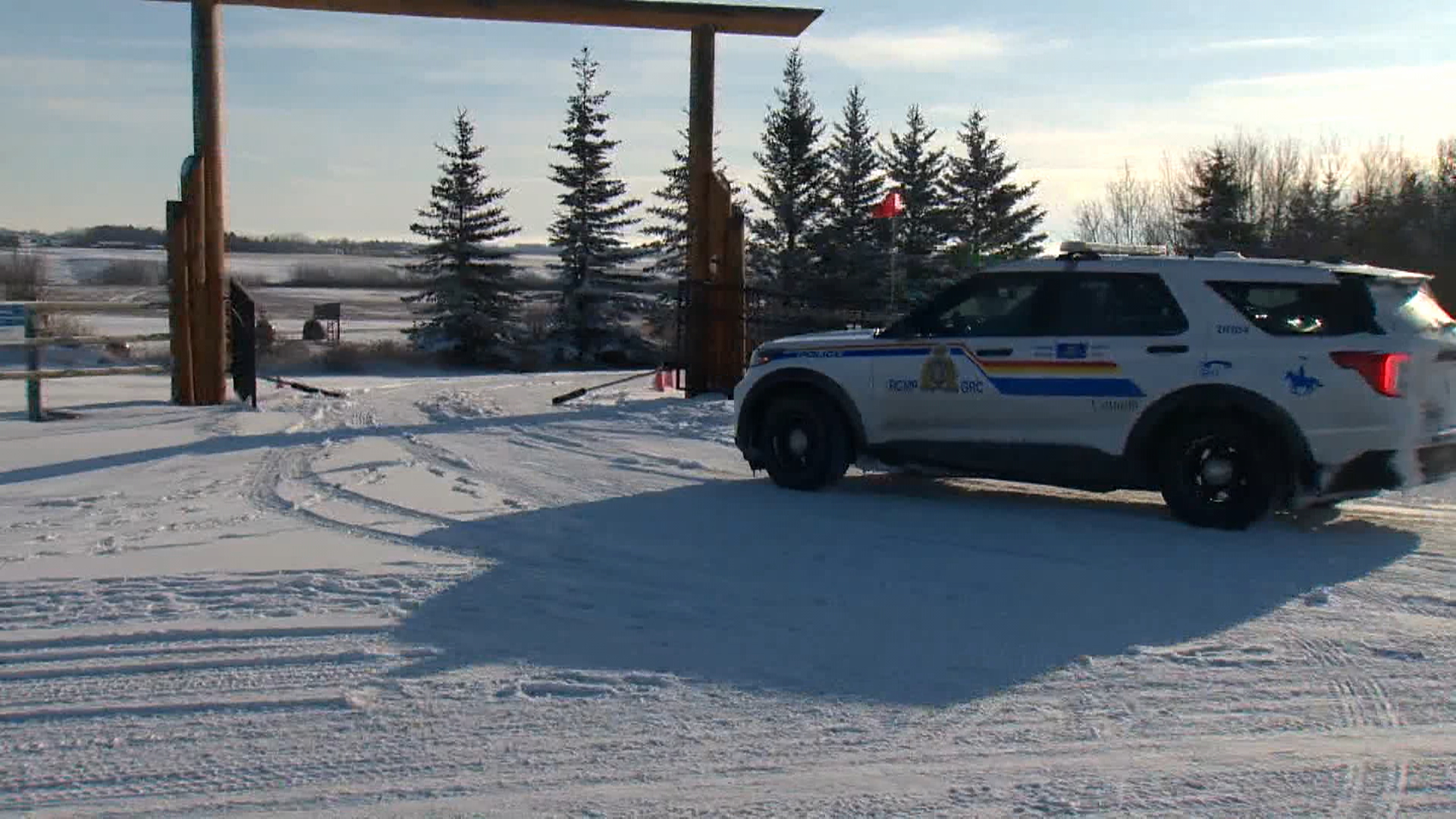 Взлом в оръжеен клуб в централна Алберта последвано от стрелба