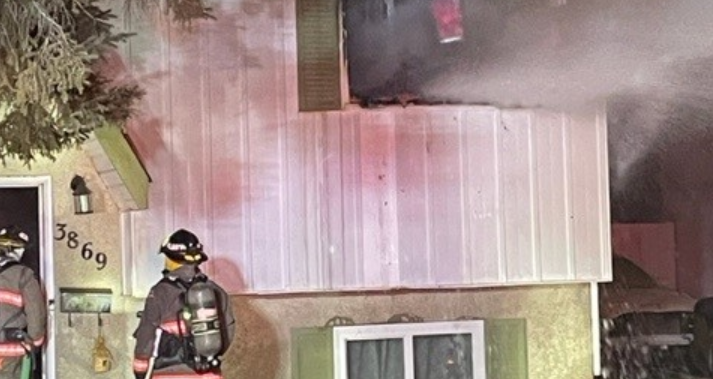 Пожарните екипи на Саскатун отговарят на пожара в къщата на Diefenbaker Drive