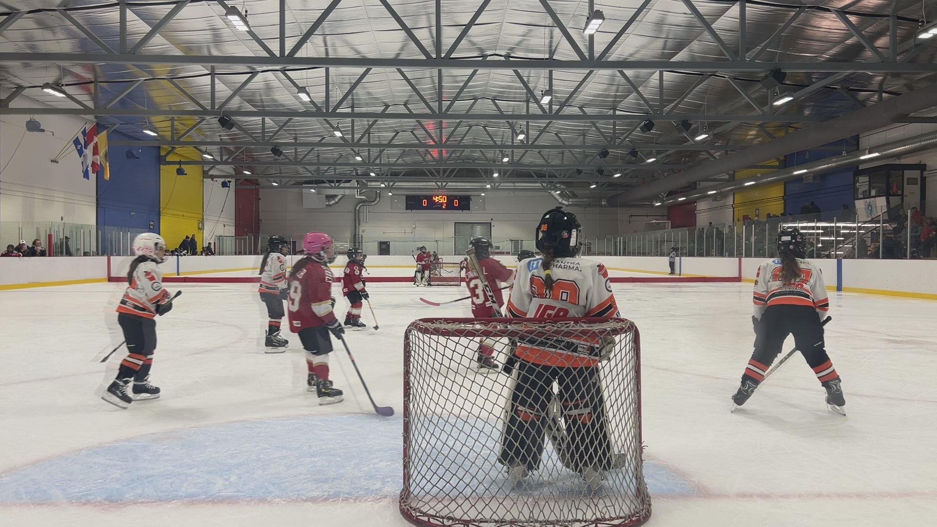 Нямаше недостиг на екшън и общностен дух докато отборите се