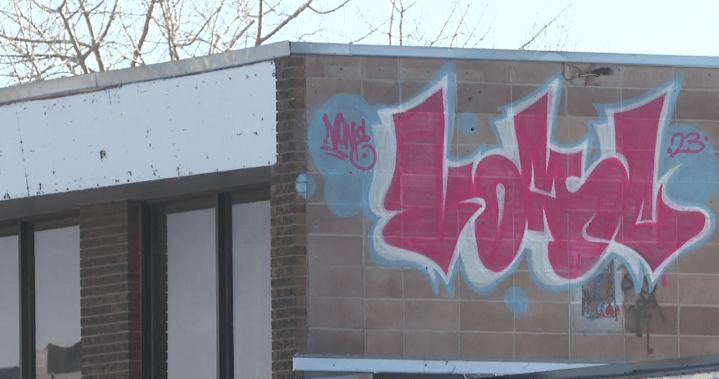 Открояващи се тагове за графити, причиняващи главоболия на бизнеса в Летбридж